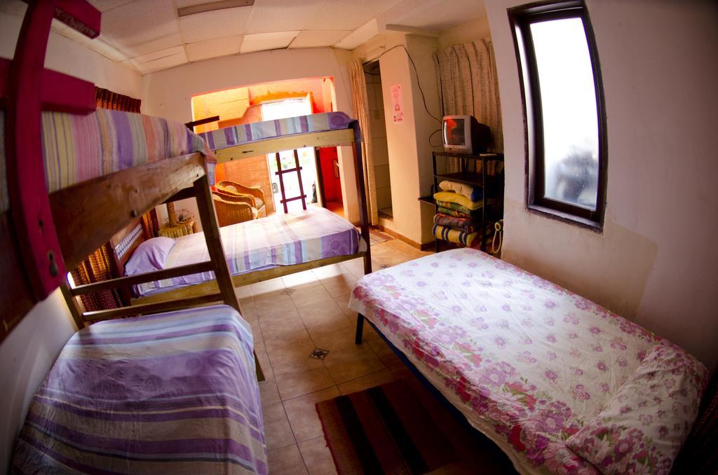 Hostal Los Aventureros Santa Cruz de La Sierra Zimmer foto