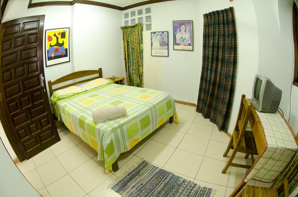 Hostal Los Aventureros Santa Cruz de La Sierra Zimmer foto